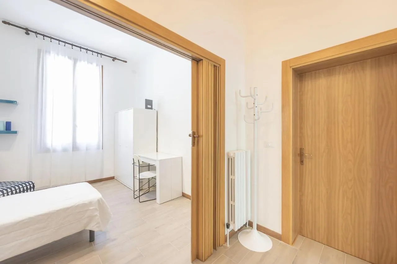 Apartamento Arte E Cinema - 10 Min Da Venezia Mestre 0*,